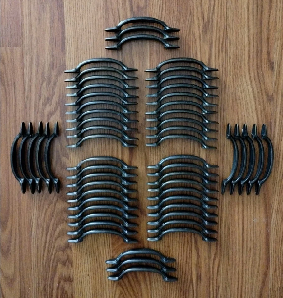 Lot of 56 Decorative Edge Spoon Foot Venetian Bronze Drawer Pull Handle 120244 - Imagem 1 de 4