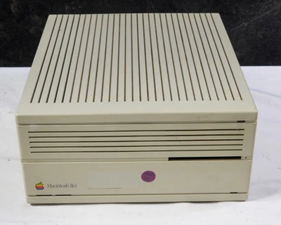 Vintage Apple Macintosh IIci M5780 empty case CC716 - Image 1 of 4