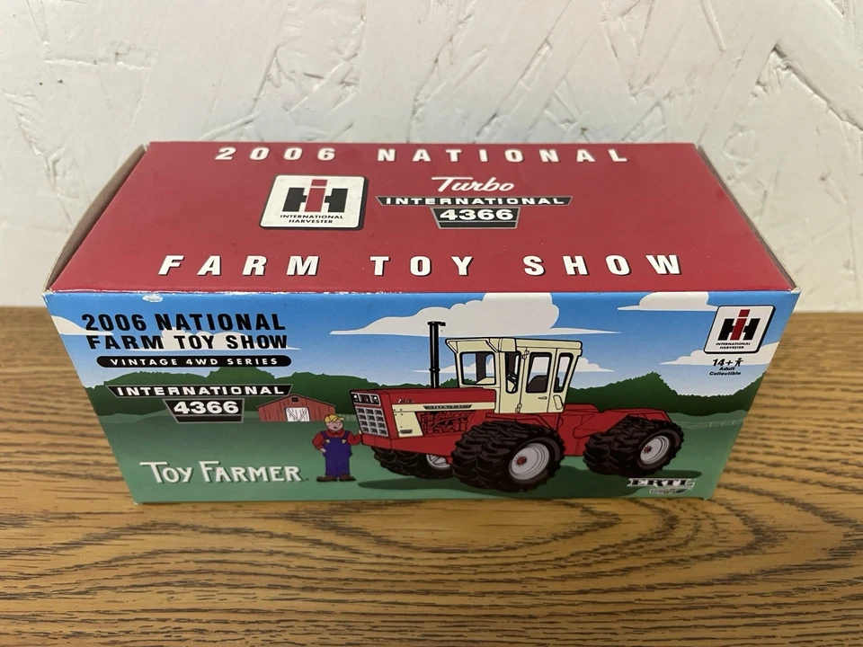Tractor 1/64 IH 4366 4x4 con dobles, National Farm Toy Show 2006, ERTL 16153A Foto 1 de 1