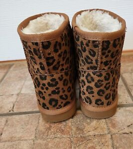 Womens Time and True Sherpa Lined  Boots Size  9 Leopard  Pattern, Sturdy Heel.