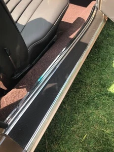 Einstiegsleisten Schwellerbelag SCHWARZ 2-teilig für Mercedes W113 Pagode SL NEU - Picture 1 of 7