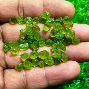25 PCS Awesome A+ Green Peridot Crystal & Mineral Raw Size 5-7 MM Jewelry Making - Picture 1 of 7