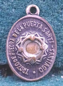 w/ STONE FROM HOLY DOOR OF SANTIAGO DE COMPOSTELA Vtg RELIQUARY MEDAL - Imagen 1 de 5