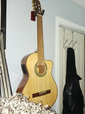 Lucero LC150Sce Spruce/Sapele Cutaway Acoustic-Electric Classical Guitar Natural - Image 1 of 4