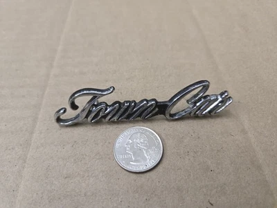 Insignia emblema delantero o trasero Lincoln OEM 1981-1988 E1VB-5442550-BB Foto 1 de 4