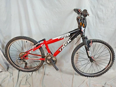 Bicicleta de MTB Trek MT220 2010 24" para niños frenos en V rojo acero 21 velocidades triple remitente a EE. UU. Foto 1 de 4