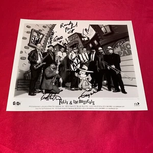 Autografo promozionale band 8x10 firmata Felix & The Buzzcatz  - Foto 1 di 4