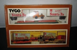 Tyco Trains Santa Fe Piggy-Back Service 2 Trailers, Truck Cab & terminal Depot - Picture 1 of 3