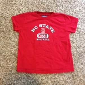 Camisa Pequeña NC State Wolfpack Roja Manga Corta Niños Jóvenes Estado de Carolina del Norte - Imagen 1 de 2