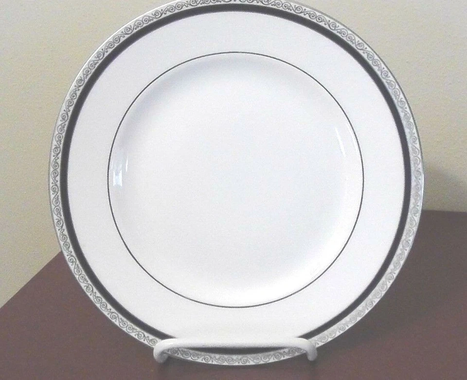 WEDGWOOD SEVILLE DINNER PLATE - 10 3/4" 0605I