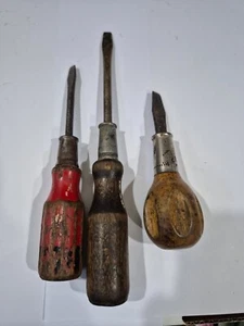 Vintage Wood Handle Screwdrivers Flat Head Lot of 3 - Picture 1 of 2