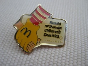 PIN ESMALTADO VINTAGE RONALD MCDONALD'S BENÉFICAS - Imagen 1 de 7