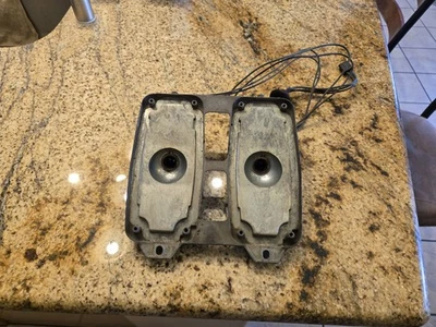 Carcaça de lanterna traseira Olds Cutlass 1970 boa usada - Imagem 1 de 4