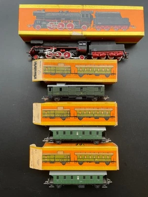 ZEUKE TT Schlepptenderlok BR 23.10 mit Personenzug in OVP - Bild 1 von 4