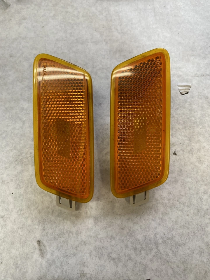 Par de luces laterales izquierda derecha Audi RS7 2012-2018 (4G8-945-072) (4G8-945-071) Foto 1 de 4