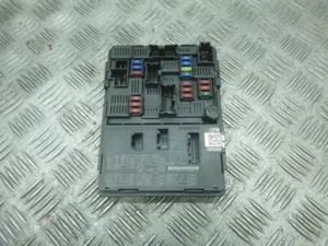 Nissan March 2014 1,2 caja de gasolina en compartimento del motor 284B71H0A - Imagen 1 de 4