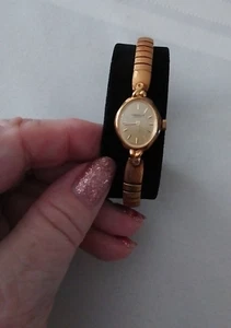 VTG LADIES BULOVA CARAVELLE QUARTZ W. GERMANY COPPER TONE STRETCH BAND WATCH GUC - Picture 1 of 7
