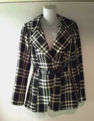 NUEVA Chaqueta Envolvedora Talla M Junior's Nueva con Etiquetas Precio de venta sugerido por el fabricante $68 Foto 1 de 4