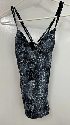 Traje de baño TYR talla PEQUEÑA 4/6 negro, camiseta sin mangas Serpiente Brooke Foto 1 de 4