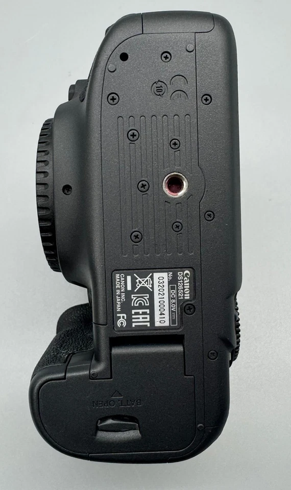 Canon EOS 5Ds 50.6 MP DSLR Camera Body, shutter count : 10,124 - Image 1 of 4