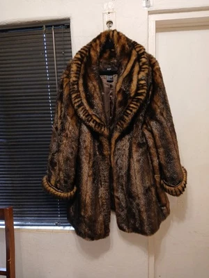 Abrigo vegano Dennis Basso largo marrón imitación piel mujer talla 3X Mob Wife Y2K Penny Lane Foto 1 de 4