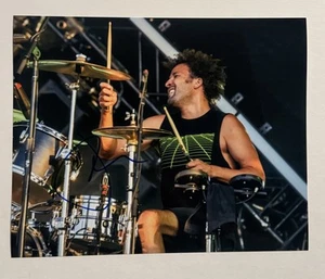 JON THEODORE SIGNED 8x10 PHOTO AUTOGRAPHED QUEENS OF THE STONE AGE DRUMMER COA - Picture 1 of 1
