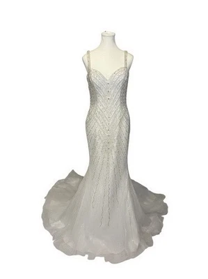 Vestido de novia Demetrios platino blanco adornado talla 8 $2900 Foto 1 de 4