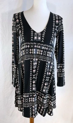 Vestido para mujer Tart Suzi negro geométrico manga larga línea A swing XS usado una vez Foto 1 de 4