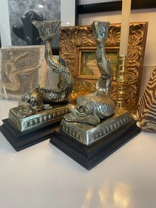 Vintage schwerer versilberter Koi Delfin Fisch Kerzenständer Halter auf Holzsockel - Bild 1 von 18