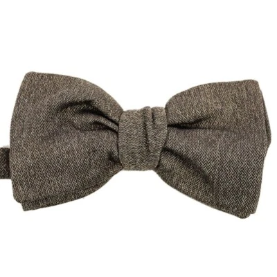 Pajarita de seda tejida preatada marrón moca BRIONI para hombre ITALIA NUEVA SIN ETIQUETAS Foto 1 de 2