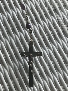 Colgante vintage cruz de bronce de Jesús - Imagen 1 de 3