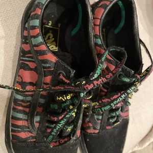 Zapatos Vans x A Tribe Called Quest Old Skool para hombre talla 9,5 rayas teóricas de gama baja - Imagen 1 de 6