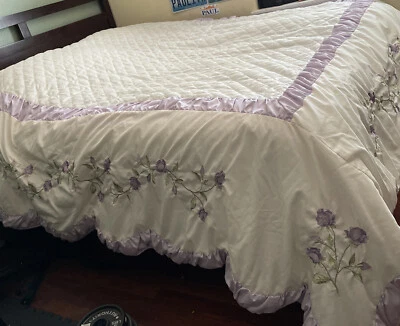 Vtg Touch of Class Embroidered Bed Cover Bed Skirt - Image 1 of 4