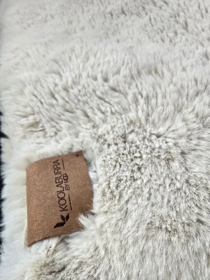 Tapete de banho Kooburra by UGG pele de carneiro falso 25"x38" tapete de luxo de pelúcia creme - Imagem 1 de 4