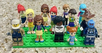 Lot of 13 - LEGO Miscellaneous Minifigure/Figures/LEGO Friends - Image 1 of 4