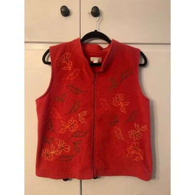 Женский большой флисовый жилет Christopher & Banks без рукавов с вышивкой коралл - Изображение 1 из 3