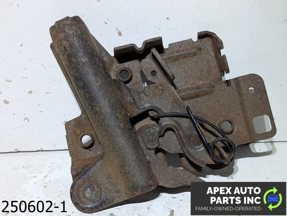 Pontiac Firebird 1993-1997 OEM 5,7 L CAPÓ INFERIOR PESTILLO BLOQUEO ACTUADOR Foto 1 de 4