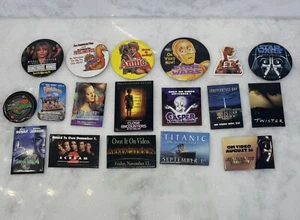 LOTE DE 18 PRENDEDORES PUBLICITARIOS VINTAGE WALMART PELÍCULAS - Imagen 1 de 17