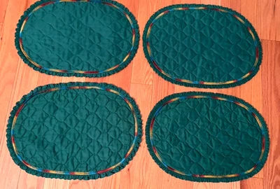 Quited Table place mats 4 green, raffles new never used double sided 13.5 x 18 - Image 1 of 4