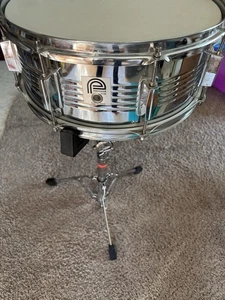 PERCUSSION PLUS Chrom 8 Lug 14” x 6,5” Snare Drum & Ständer; Sehr guter Zustand; KOSTENLOSER VERSAND! - Bild 1 von 24