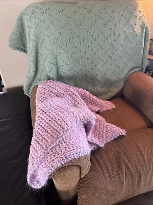 NUEVA Manta Bebé Suave Púrpura Hecha a Mano Crochet 31 x 38" Niña Cuna Foto 1 de 4