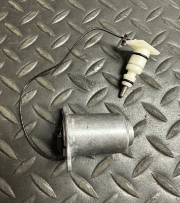 Sensor de nivel de aceite Hella - 6EZ 004 269-031 - para Mercedes-Benz 400E, 420SEL y más Foto 1 de 4