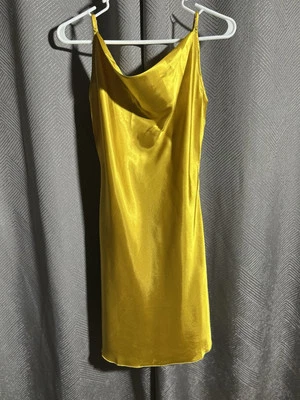 Vestido sin tirantes amarillo caléndula con tiras de espagueti talla pequeña  Foto 1 de 3
