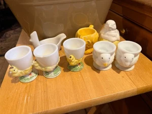 Vintage Mixed Lot of CHICKS EGG CUPS(5)1 YELLOW ROOSTER,2 PC EGG, WHITE ROOSTER - Picture 1 of 6