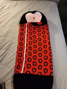 Almohada y saco de dormir Happy Nappers Ladybug 2 en 1 - mediano 54"x20" para niños 3+ - Imagen 1 de 9