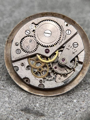 #1662 DEFEKT UHRWERK PESEUX 330 WERK MECHANISM MOVEMENT NOT WORKING - Image 1 of 4