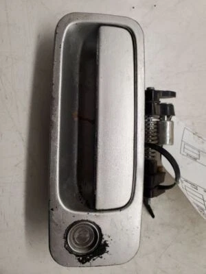 Toyota Camry, 4 puertas conjunto exterior manija puerta delantera izquierda, 97-01, 69220-AA010-B2 Foto 1 de 4