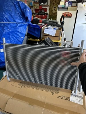 Condensador de CA con receptor secador para Chevrolet Camaro 2010-2011 V6 3,6 L V8 6,2 L Foto 1 de 4