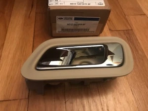 Manija de puerta interior trasera izquierda AG1Z-5421819-AF nueva OEM 2010-2016 Ford Taurus - Imagen 1 de 1