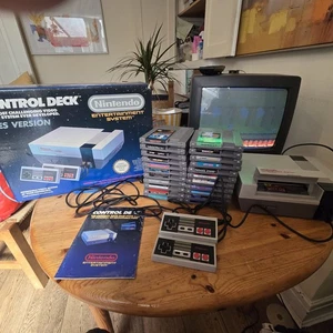Nintendo NES Original Konsole Boxed Bundle mit 22 Spielen  - Bild 1 von 22